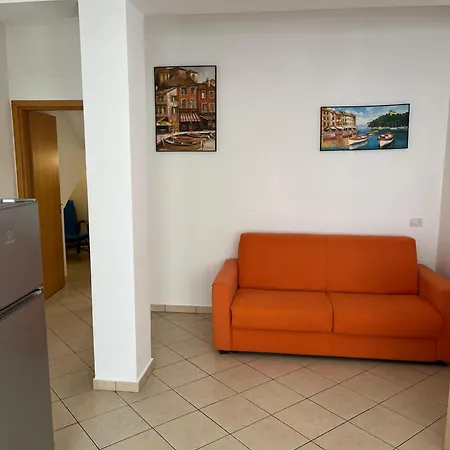 Pellico In Centro, A Pochi Passi Dal Mare Cattolica