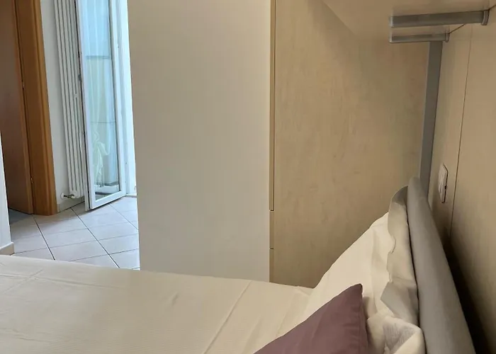 Pellico In Centro, A Pochi Passi Dal Mare *