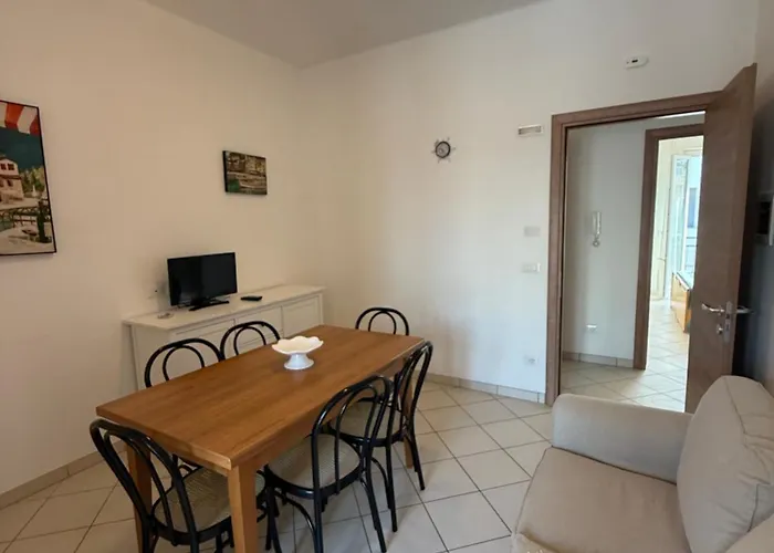 Pellico In Centro, A Pochi Passi Dal Mare