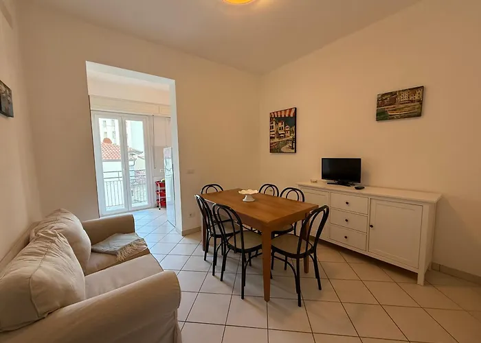 Pellico In Centro, A Pochi Passi Dal Mare *